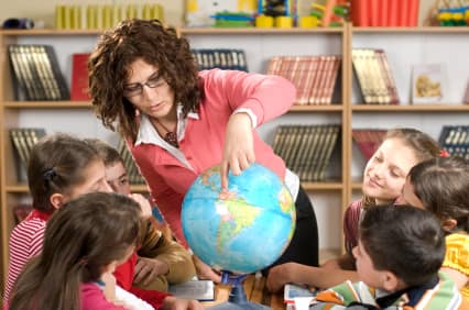 teacher-students-globe